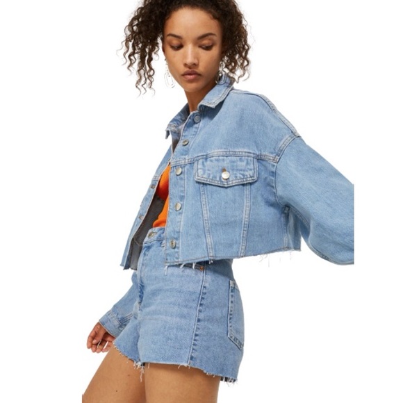 TOPSHOP Petite Moto Raw Hem Cropped Denim Jacket